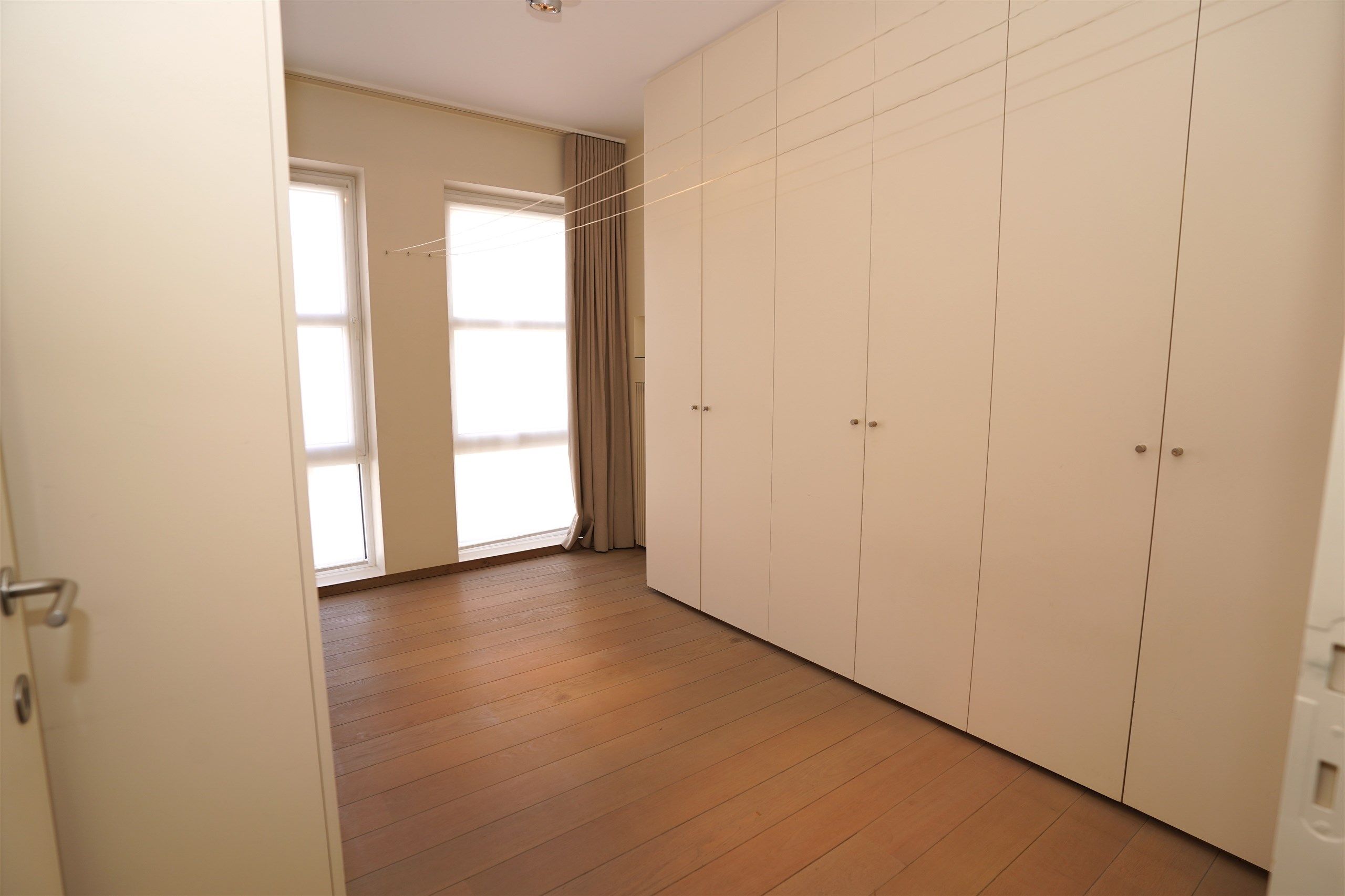 Luxeappartement met 2 slpks, 2 badk, dressing & staanplaats foto 17