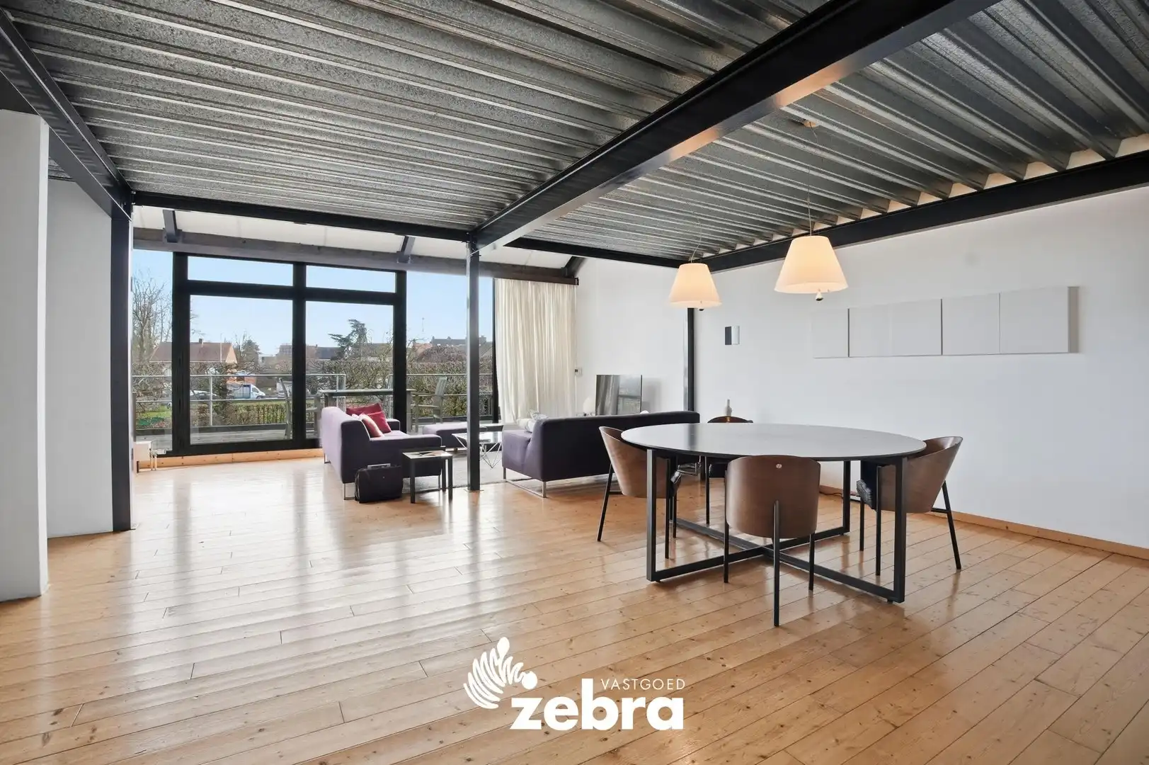 Unieke woning nabij het centrum van Meulebeke! foto {{pictureIndex}}