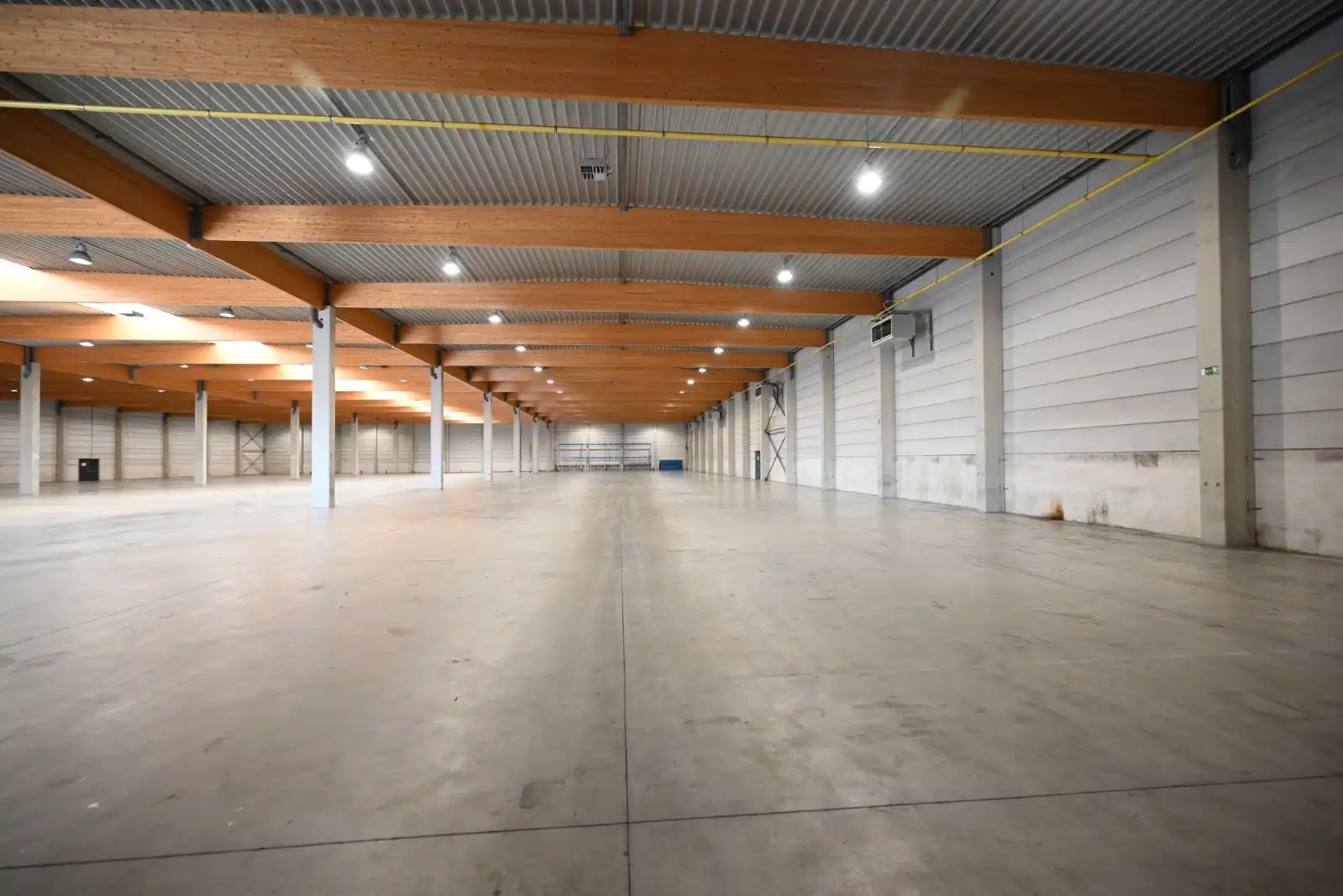 Magazijn van 6.000 m² op een terrein van 10.137 m² foto 8