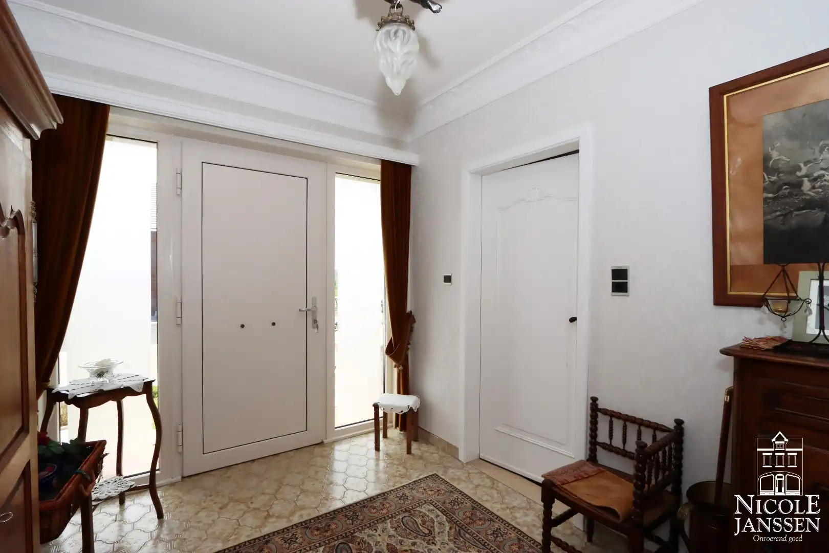 Gelijkvloerse gezinswoning met drie slaapkamers, grote kelder en ruime tuin foto 4