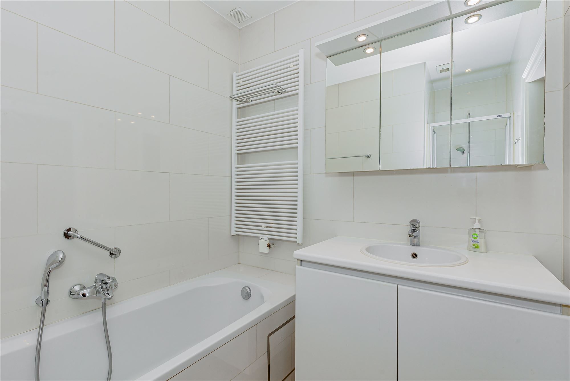 Gerenoveerd opbrengsteigendom met twee appartementen te koop foto 16