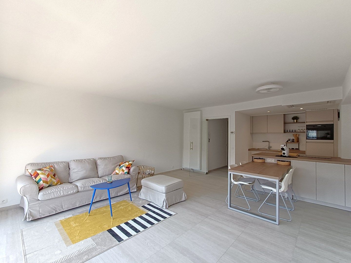 Gerenoveerd appartement aan de achterzijde van de zeedijk. foto 2