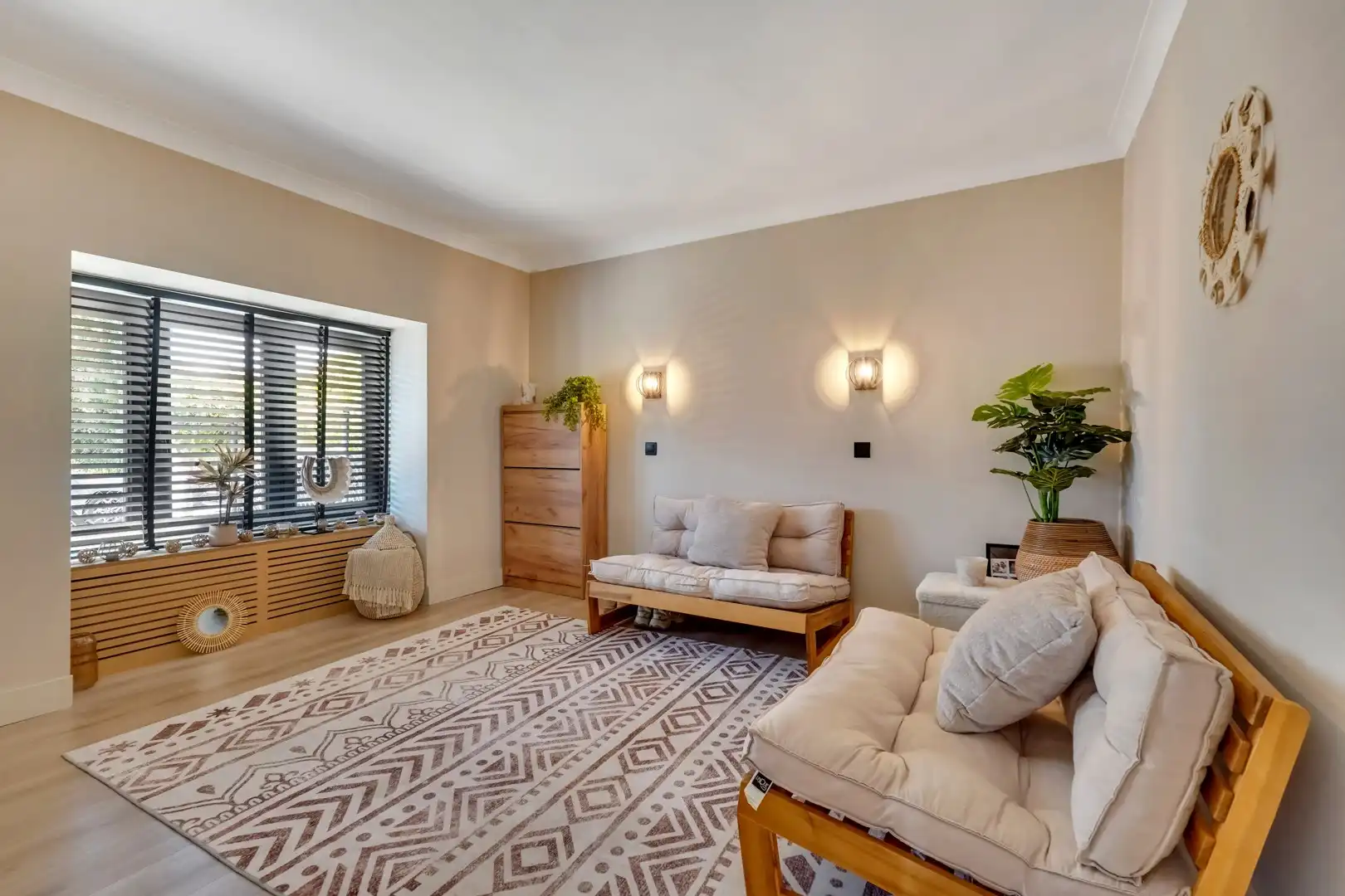INSTAPKLARE GEZINSWONING MET ZWEMBAD, SAUNA EN RUIME TUIN OP TOPLOCATIE IN LANAKEN foto 11