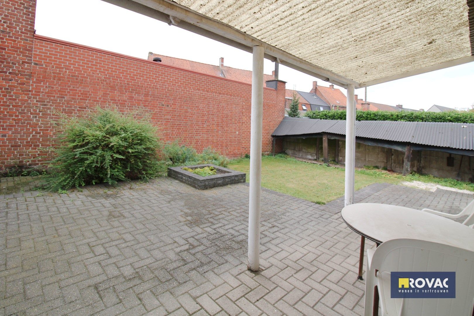 Te renoveren ruime woning met tuin en garage! foto 9