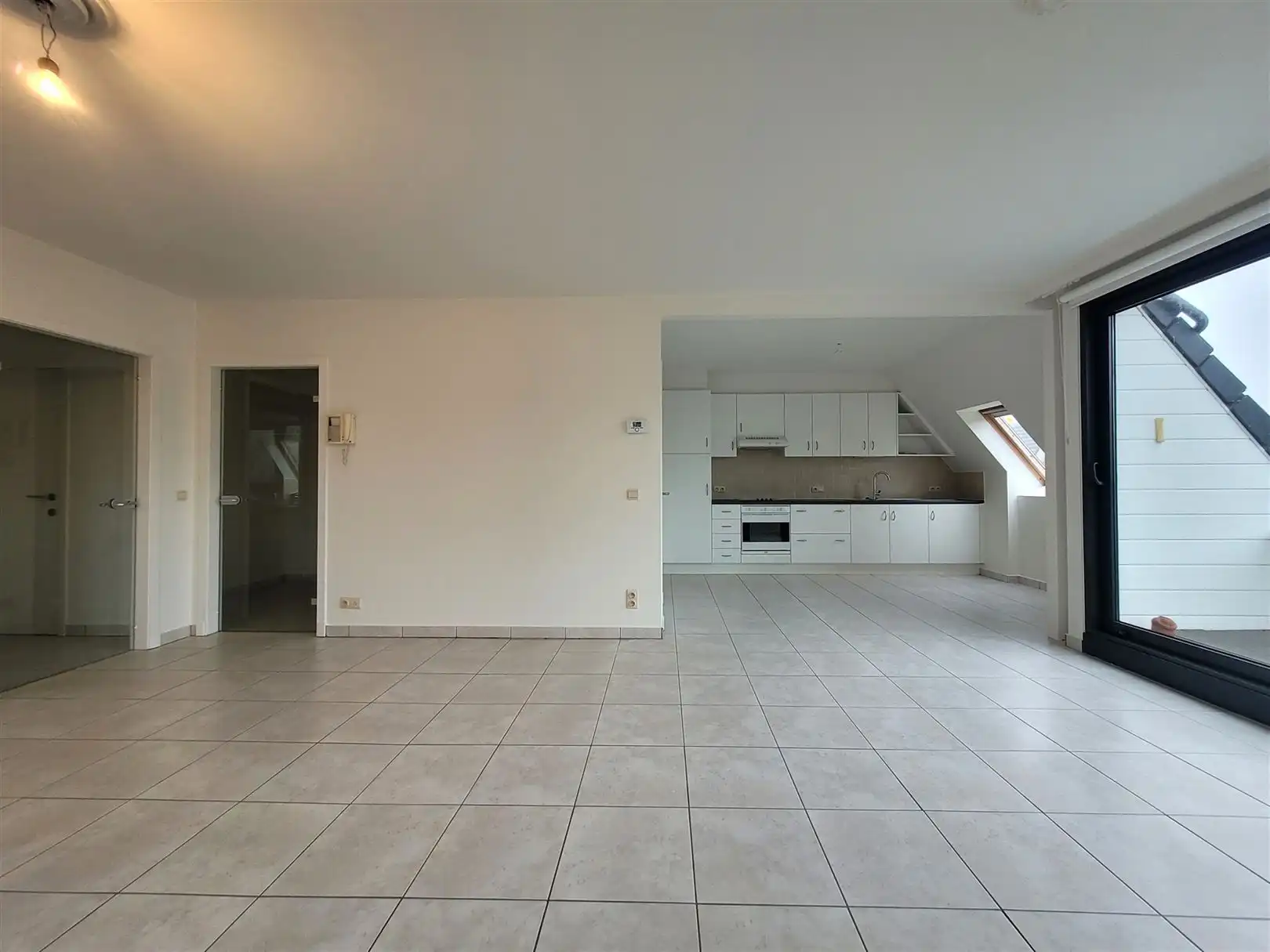 Ongemeubeld 2 slaapkamerappartement foto 6