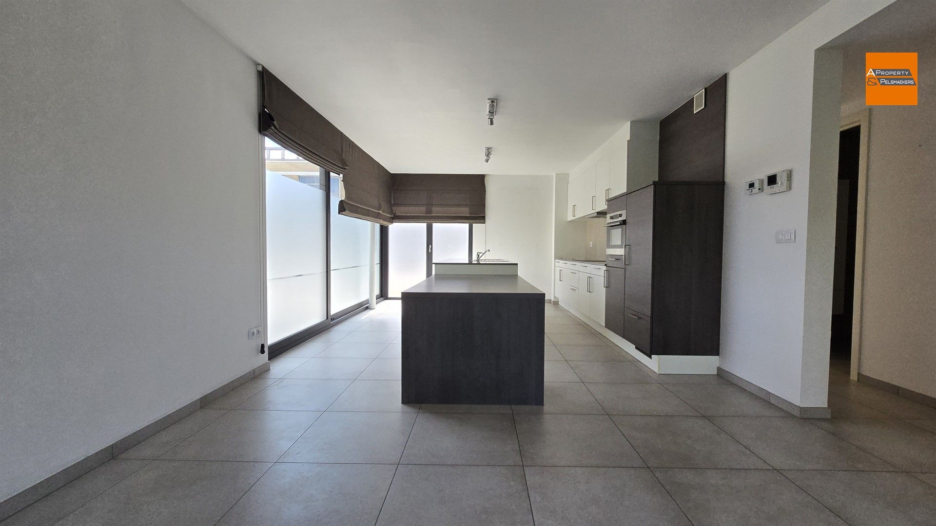  Gelijkvloersappartement met 2 slaapkamers, tuin, berging en parking foto 4