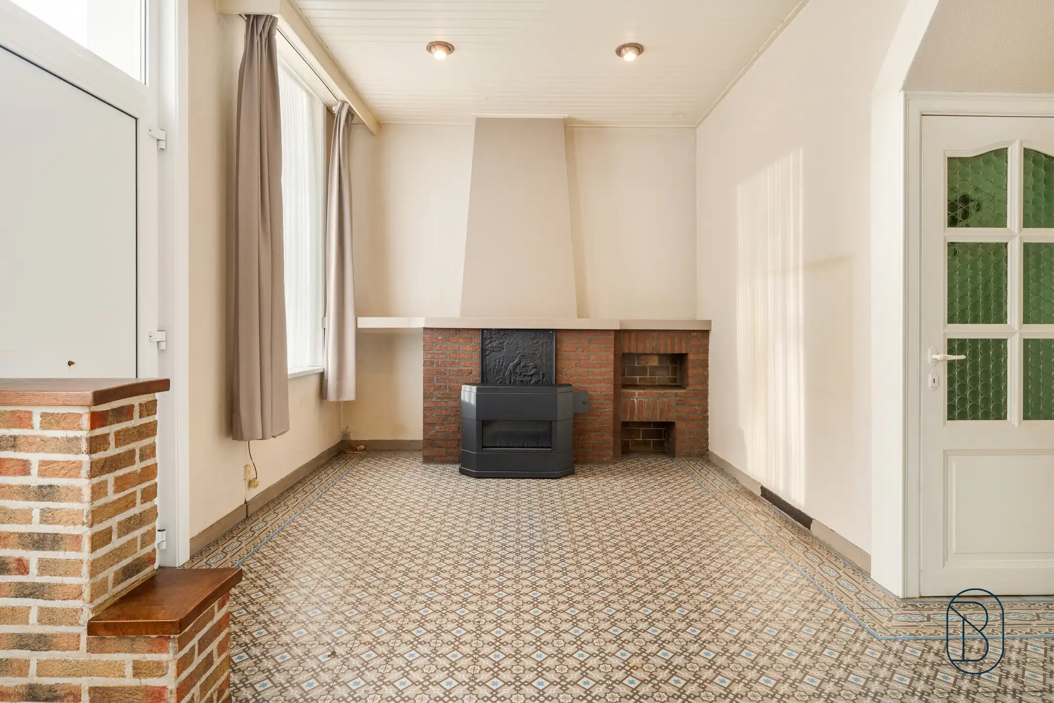 Topgelegen op te frissen woning met 5 slk en handige garage foto 4