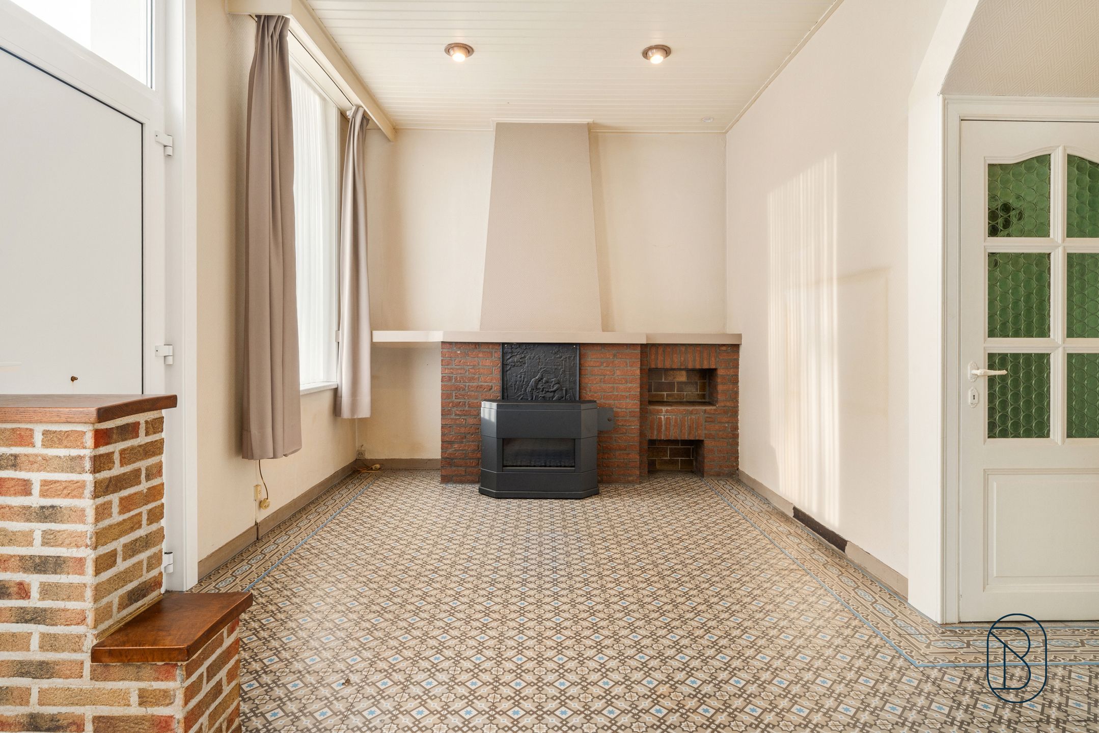 Topgelegen op te frissen woning met 5 slk en handige garage foto 4