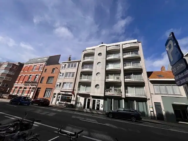 Zeer recent 2 slaapkamer appartement met open zicht /79 m2groot foto {{pictureIndex}}