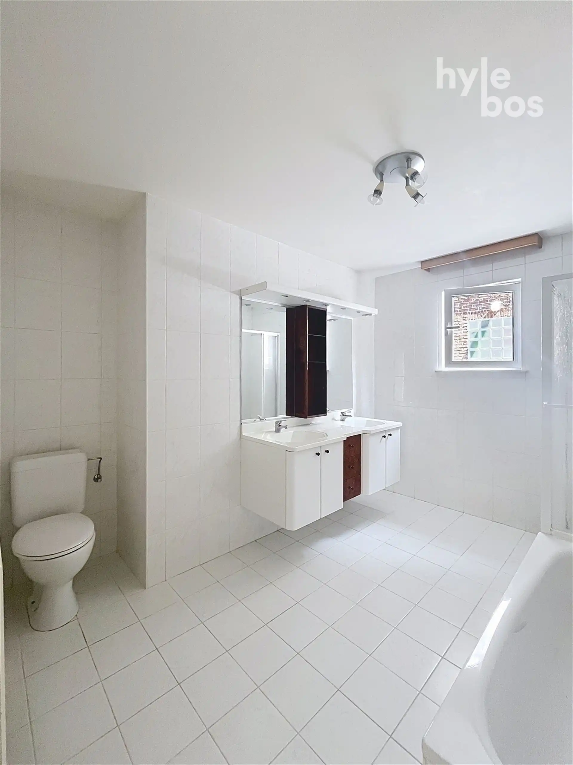 Gelijkvloers 3 slaapkamer appartement met tuin en garage foto 7