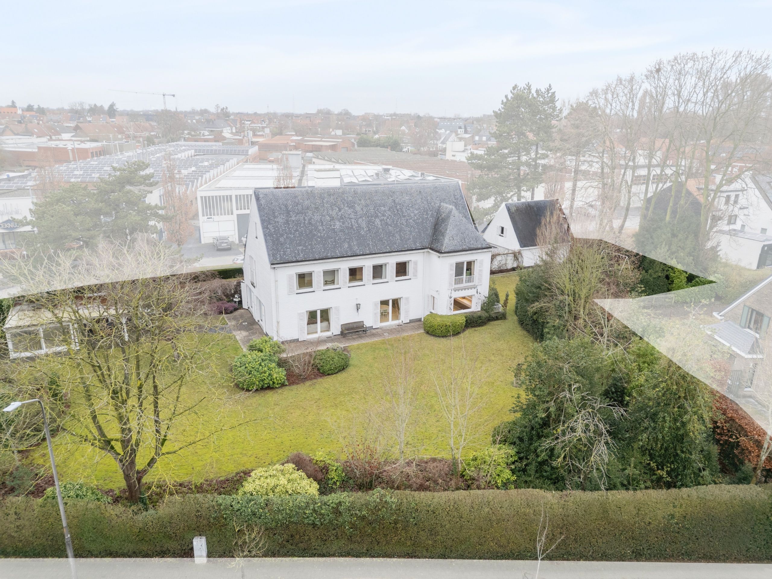 Charmante en ruime te renoveren villa op een perceel van 2.092m2 foto 33