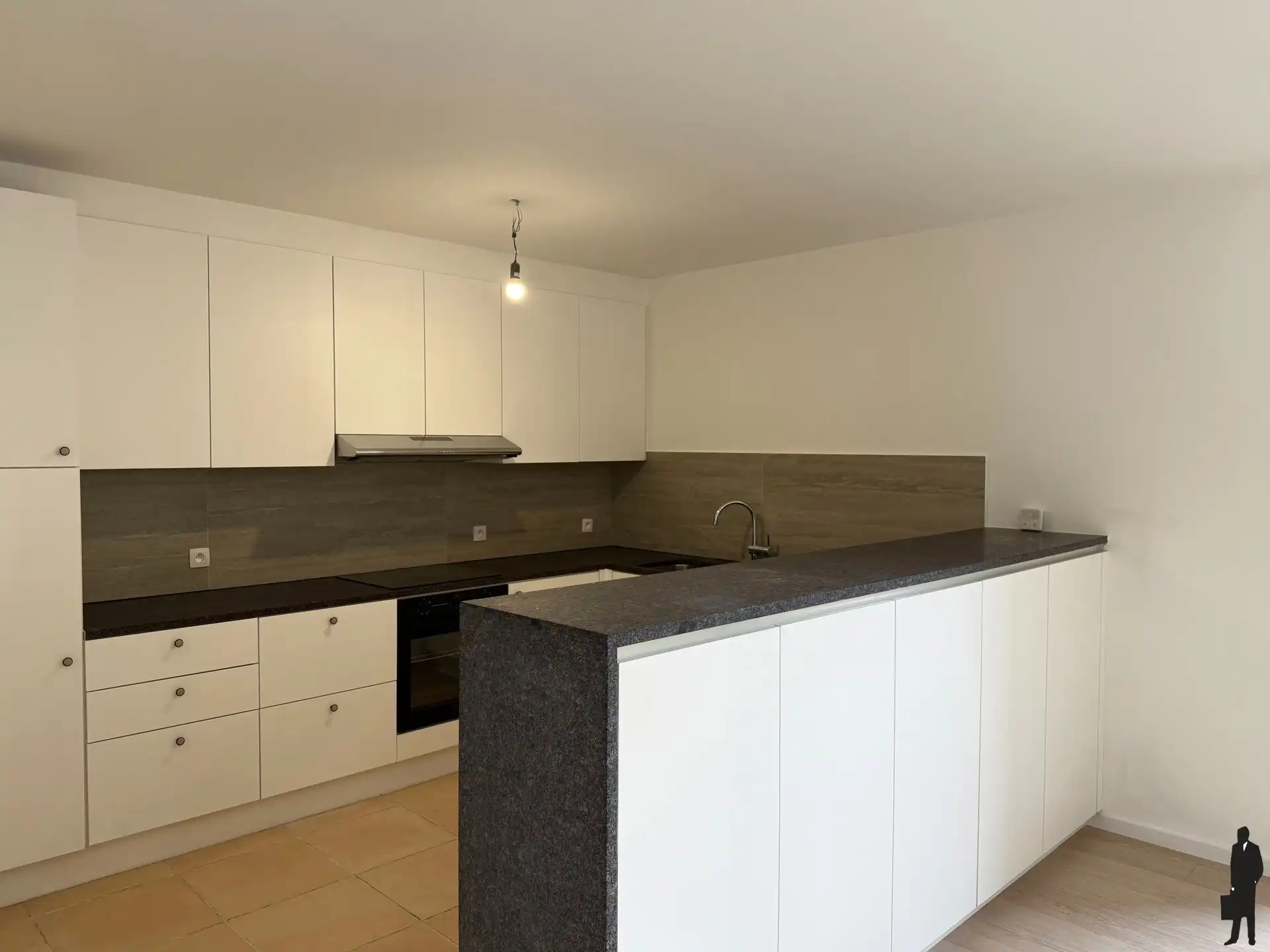 Lichtrijk gelijkvloers appartement met ruim terras foto 7