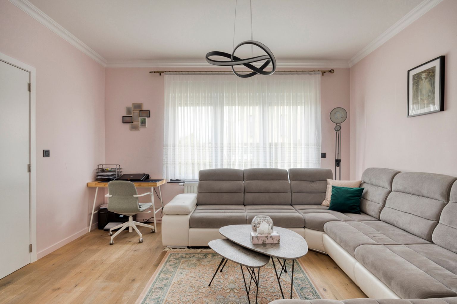 Ruime en gerenoveerde 3-gevelwoning met 4 slaapkamers foto 5