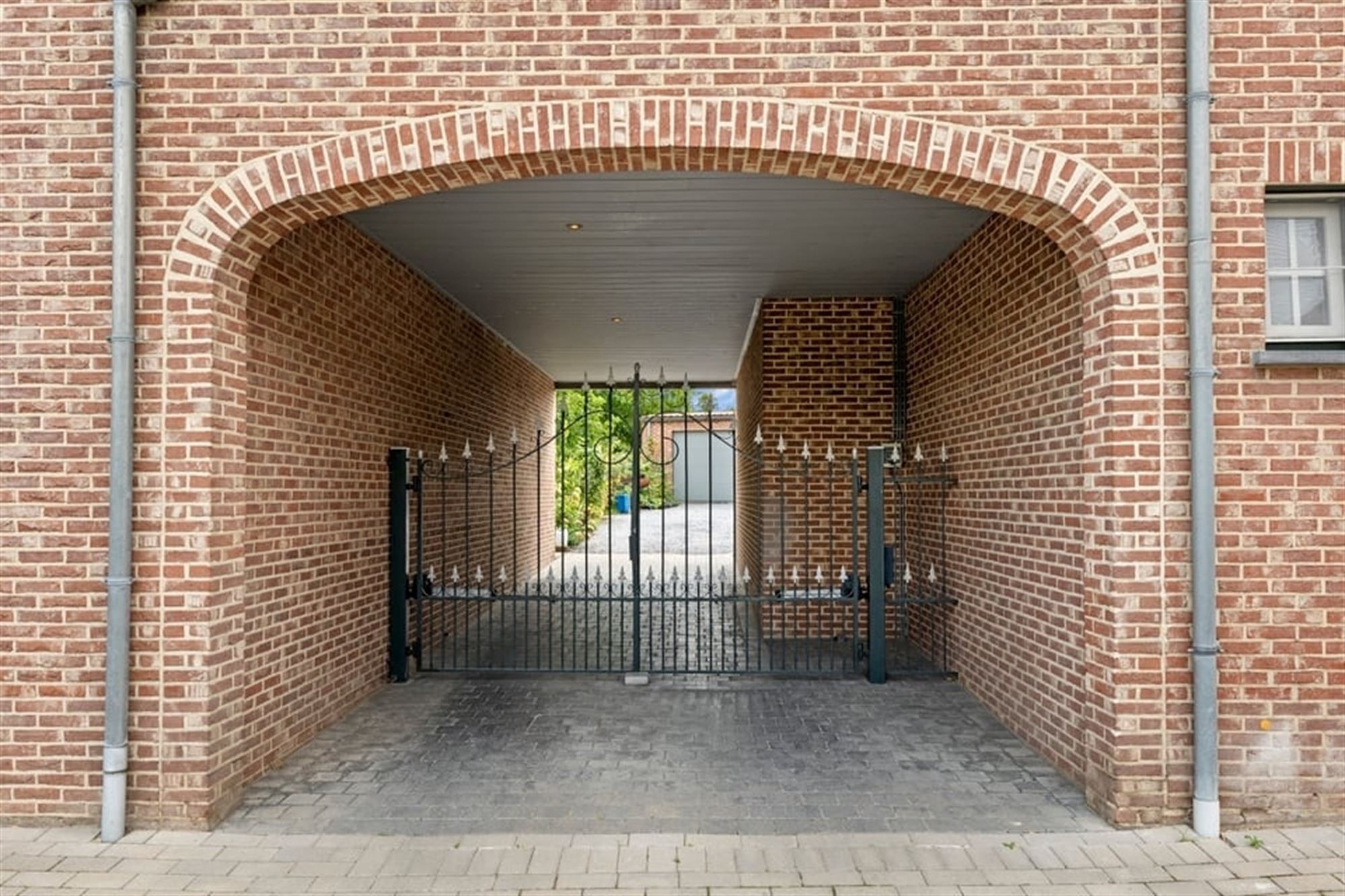 VERRASSEND RUIME GEZINSWONING MET GARAGE IN HEERS  foto 34