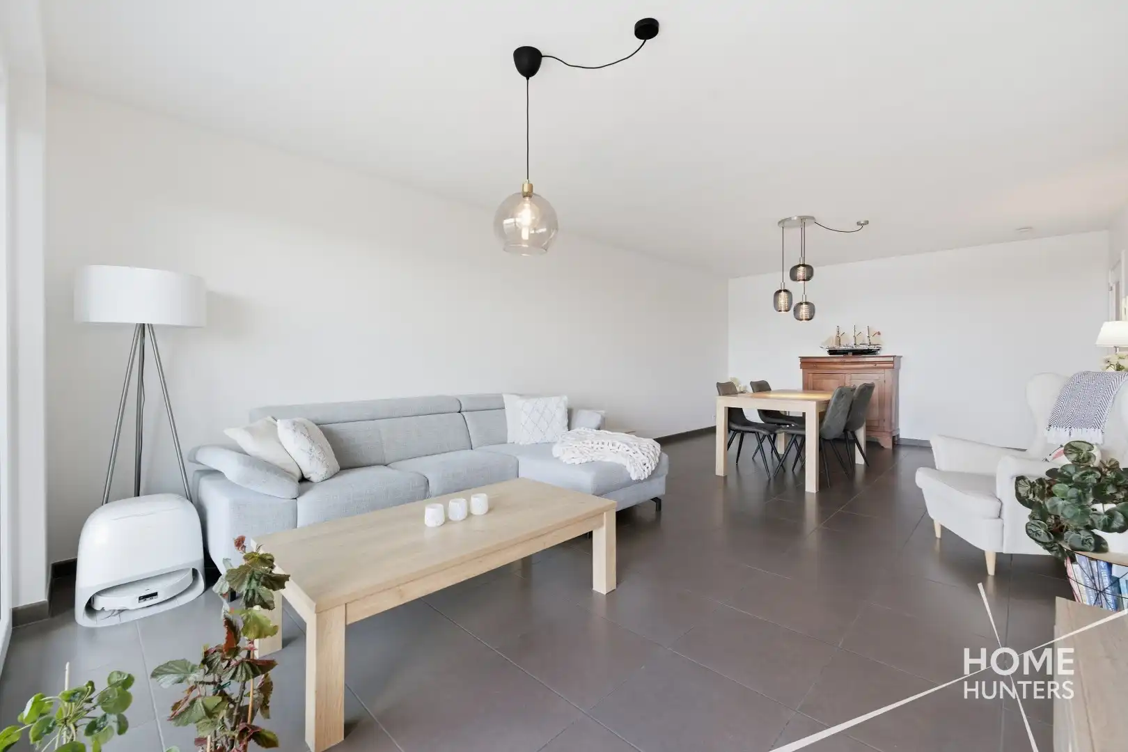 Ruim appartement met twee slaapkamers, een vernieuwde badkamer en 2 unieke terrassen.  foto 4