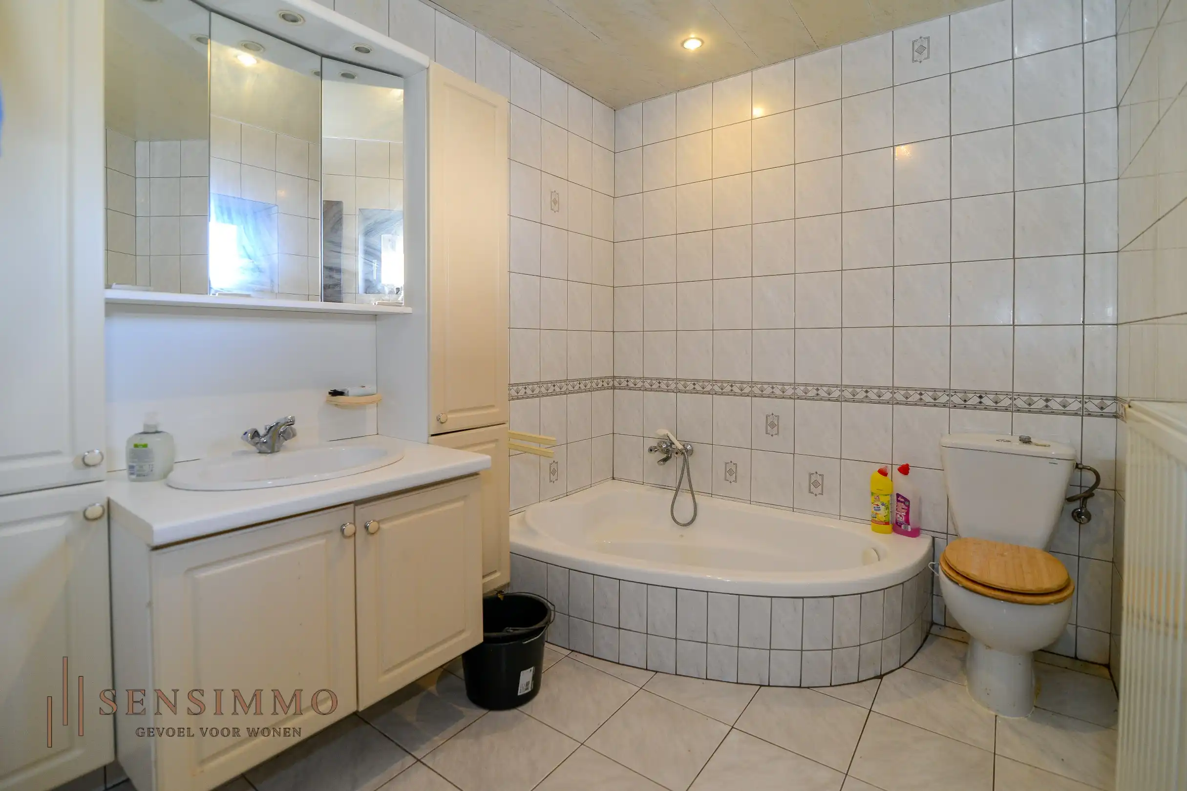 Woning met 3 slaapkamers op ruim perceel van 25a95ca foto 14