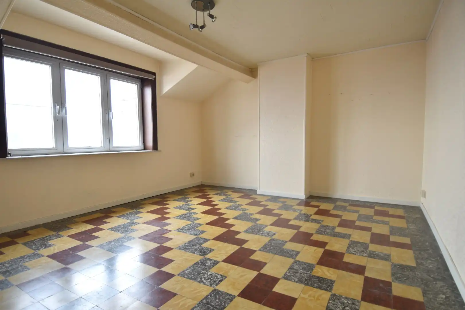 Stevige gezinswoning met 3 slaapkamers, tuin, garage én uitstekende bereikbaarheid te koop in Wevelgem foto 11