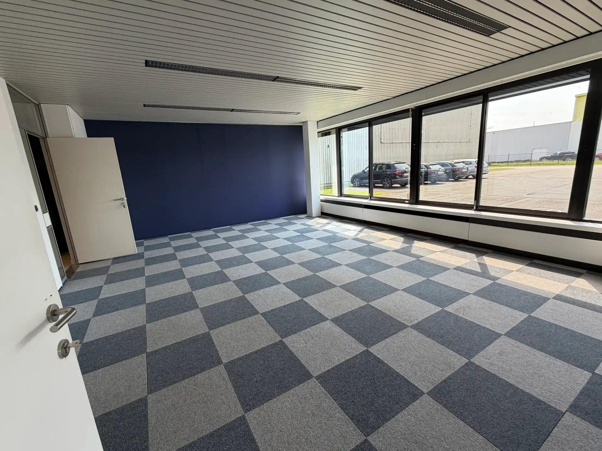 Magazijn 2.963m² met kantoren 569m²  in Temse foto 6