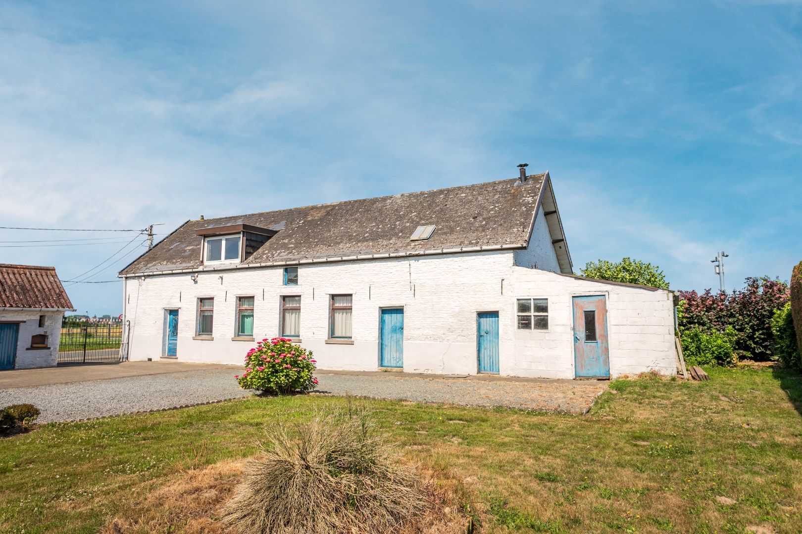 Te renoveren woning met 3 slaapkamers, loods en weide op 59a in het groene Pepingen foto 2
