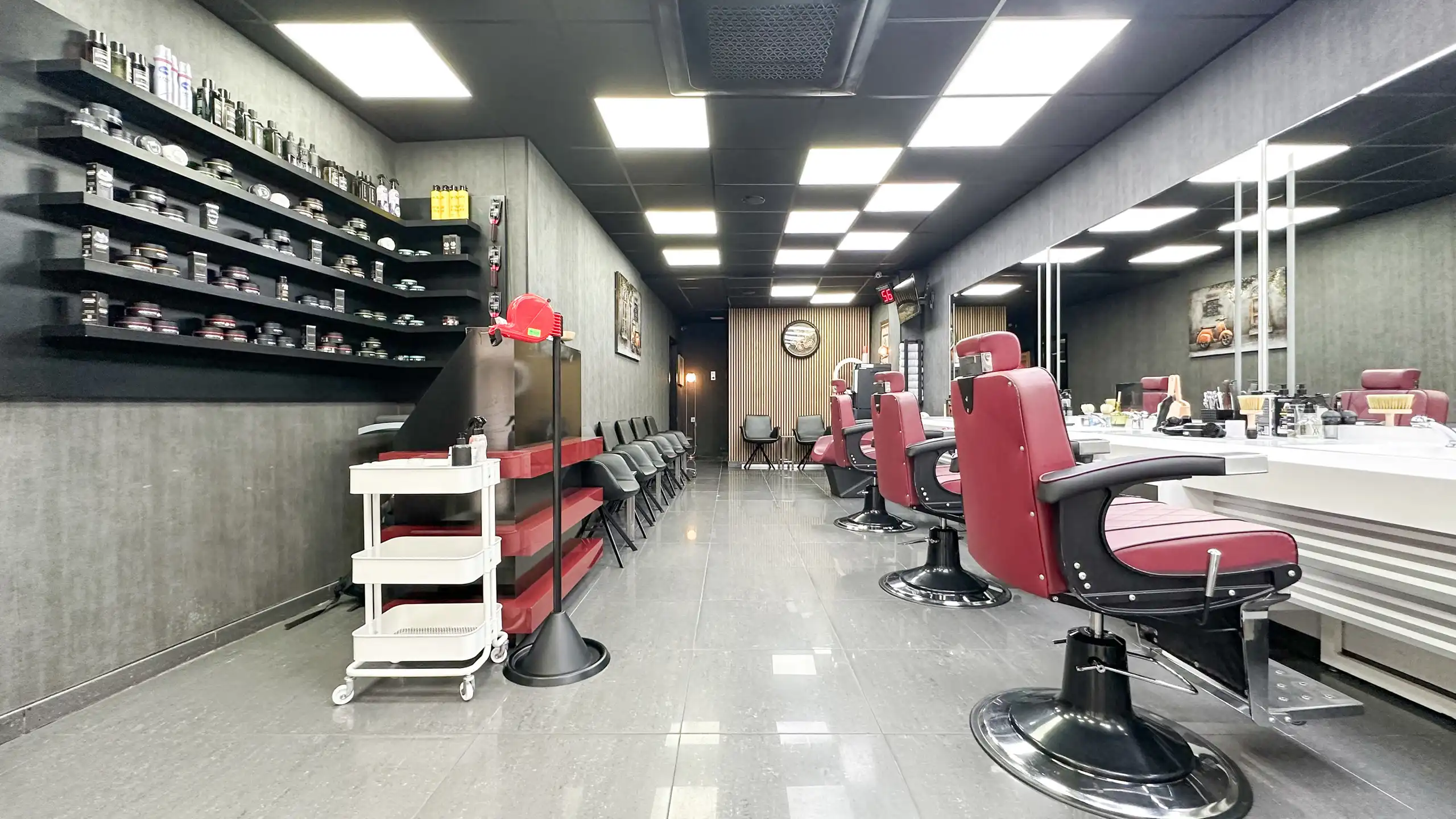 Vernieuwde Kapperszaak op topligging in het Hart van Diest! foto 10