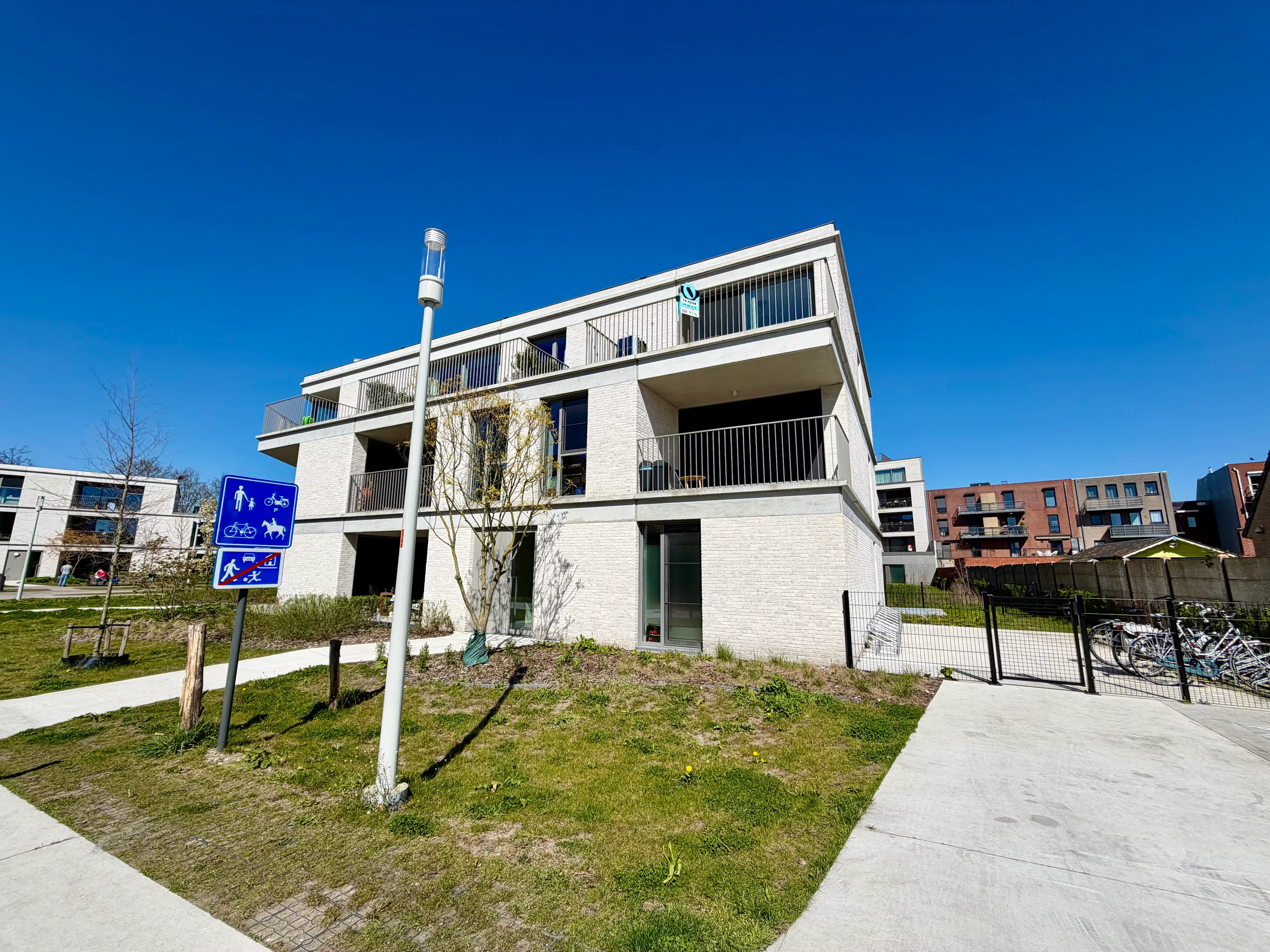 Recent appartement met één slaapkamer te huur foto 10