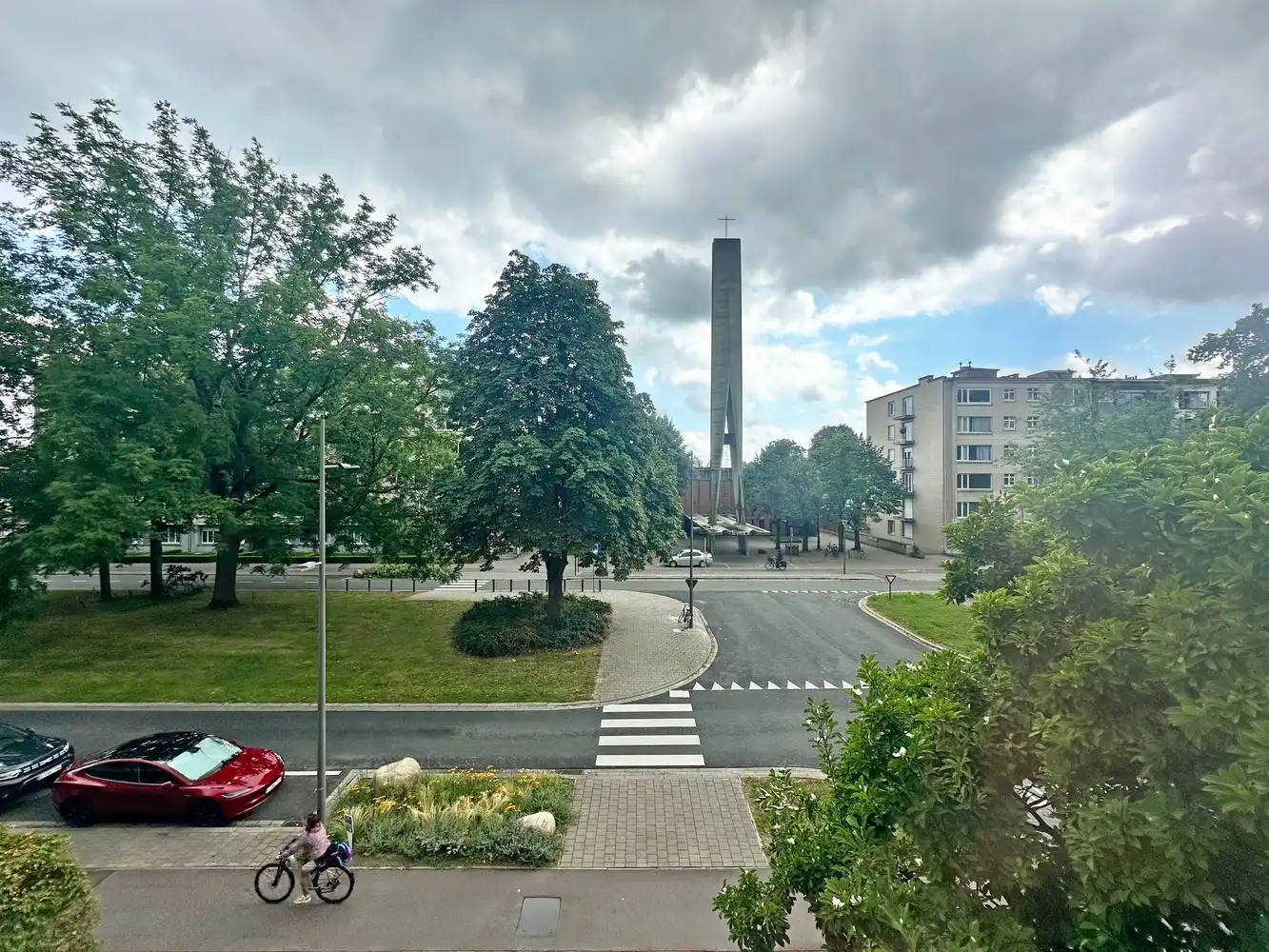 3 slaapkamer appartement met terras en staanplaats te Wilrijk! foto 2