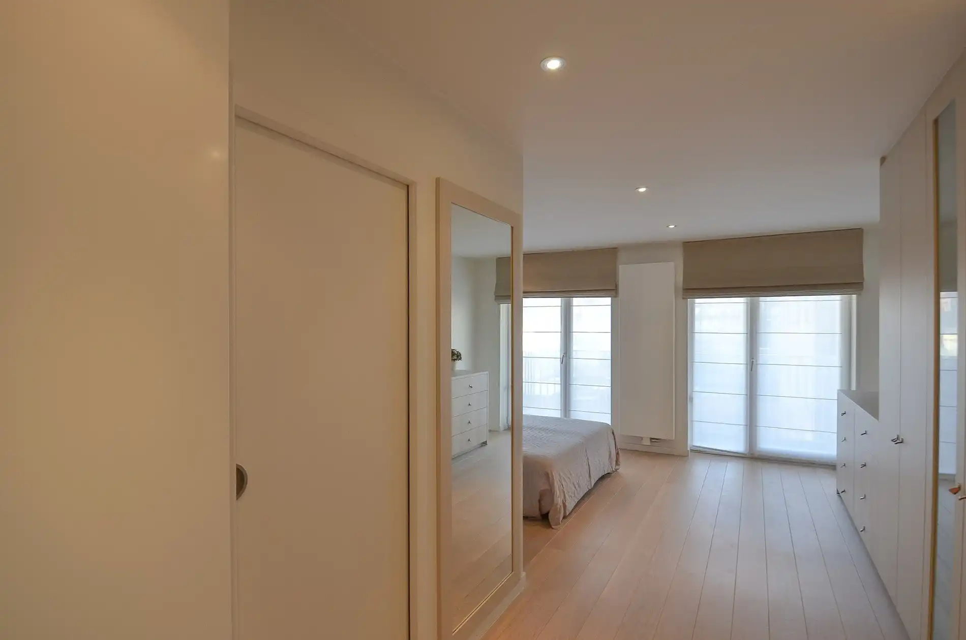 Topaanbieding – Uitzonderlijk ruim appartement gelegen in een stijlvolle residentie. foto 22