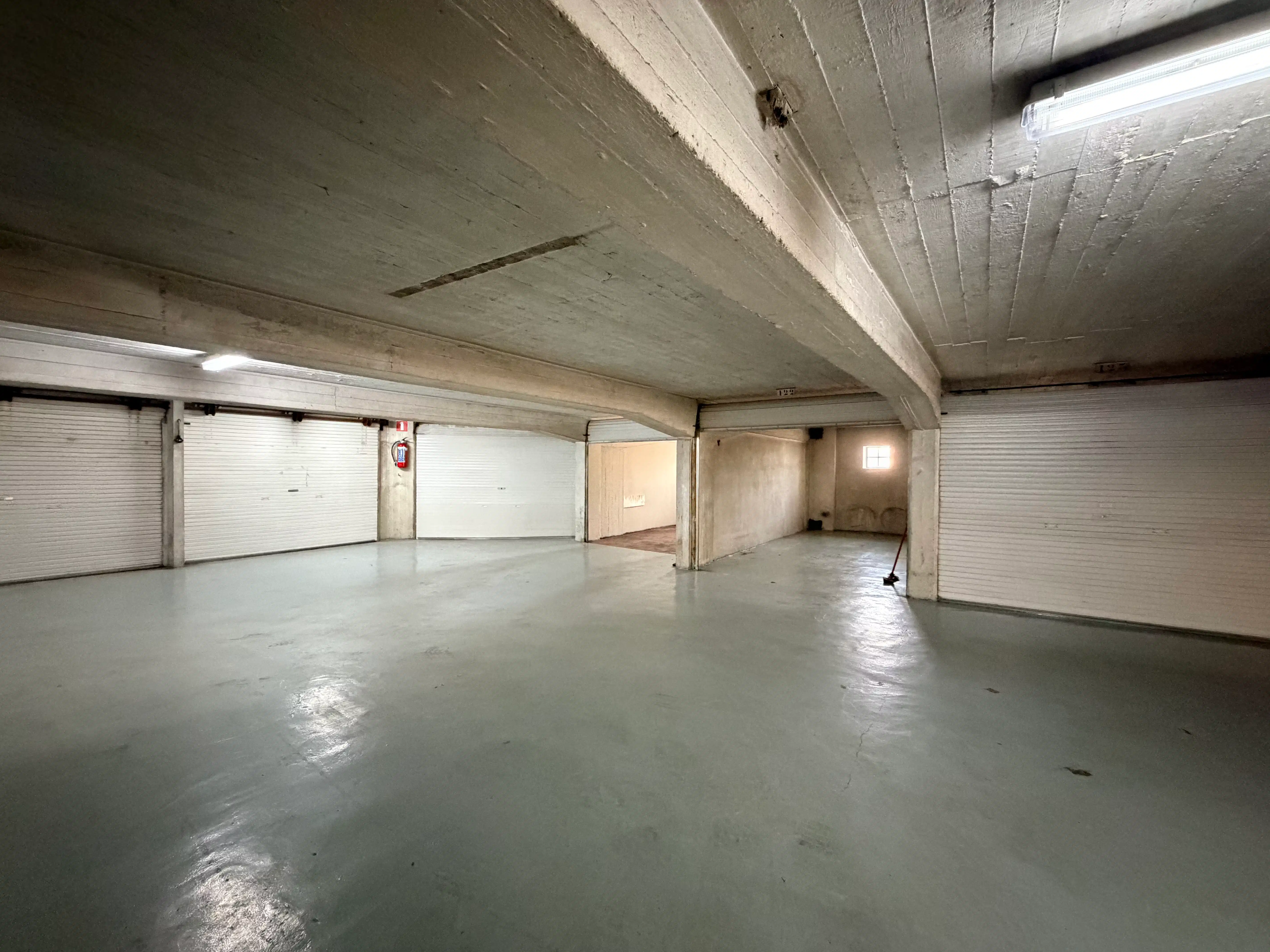 Afgesloten garagebox in parking "RITZ" foto 5