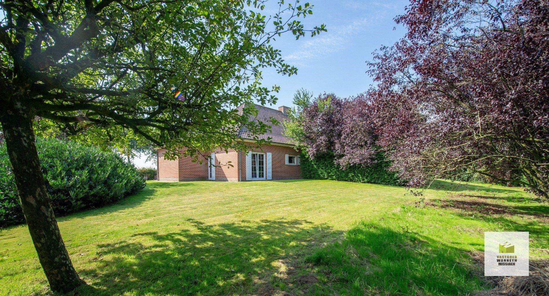 Villa met weide 3.500 m2 en akkerland van 1,4 Ha mét vergunning voor een nieuwe loods van 300 m2  foto 3