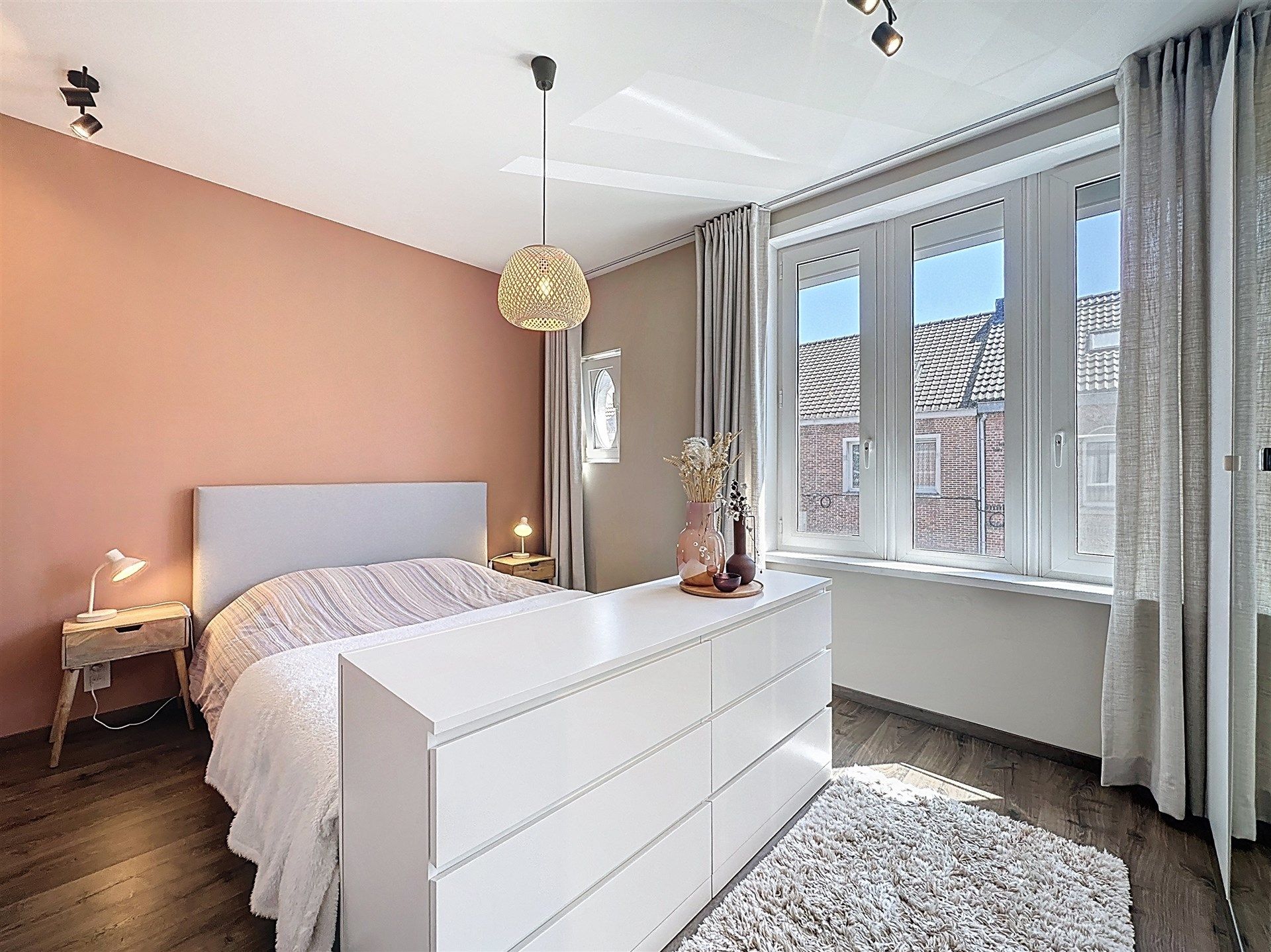 Energiezuinige, instapklare woning met 4 slaapkamers en prachtige tuin in Sint-Niklaas foto 12