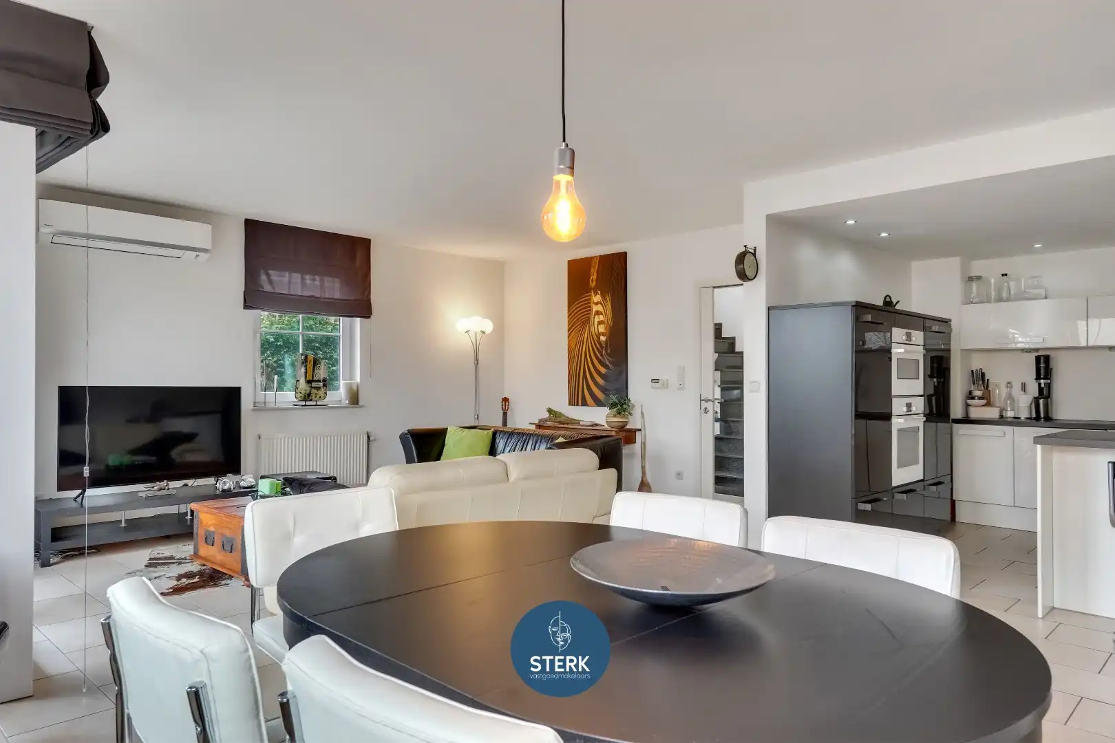 INSTAPKLAAR DUPLEX-APPARTEMENT MET 3 SLPKS IN HET GEZELLIGE LEUT ! foto 2