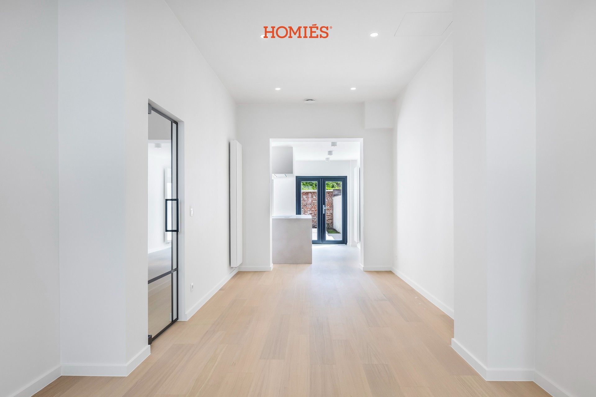 Hoogwaardig gerenoveerde woning in een verkeersluwe straat foto 2