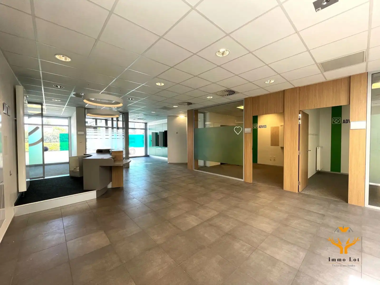 Te huur: handelsruimte van 228m² op toplocatie in Berlare  foto 10