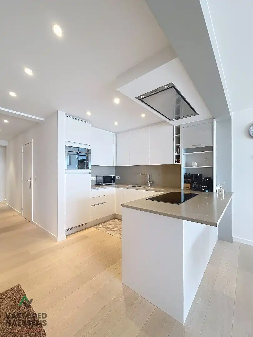 SCHITTEREND VERNIEUWD 2 SLPK APP MET TERRAS EN ZICHT OP ZEE foto 8