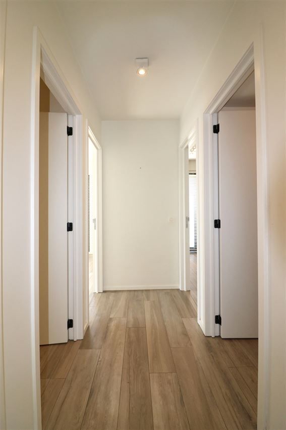 Zonnig appartement met ruim terras, twee slaapkamers in centrum foto 9