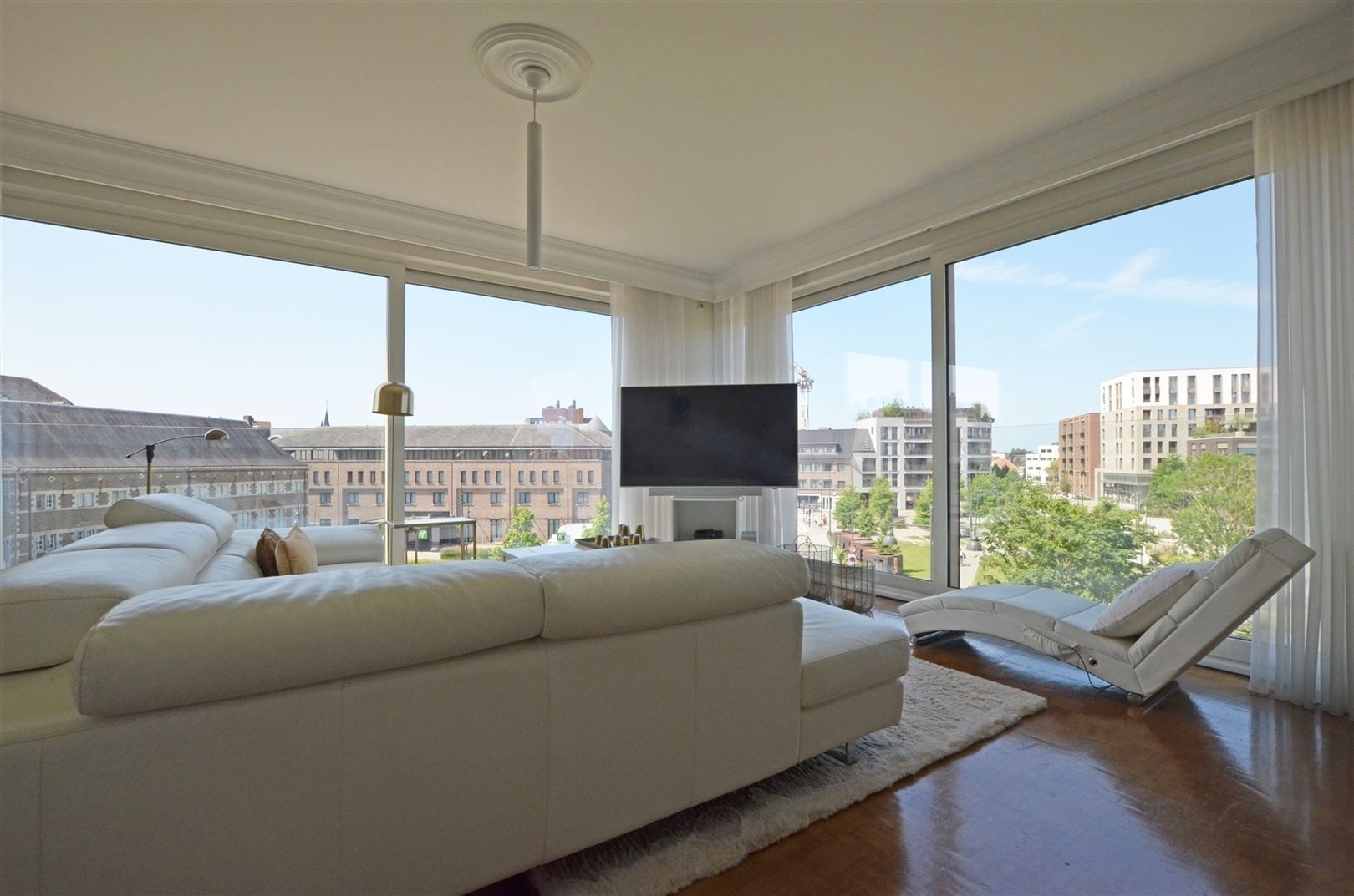 2-Slaapkamerappartement met zicht op de jachthaven van Hasselt foto 3