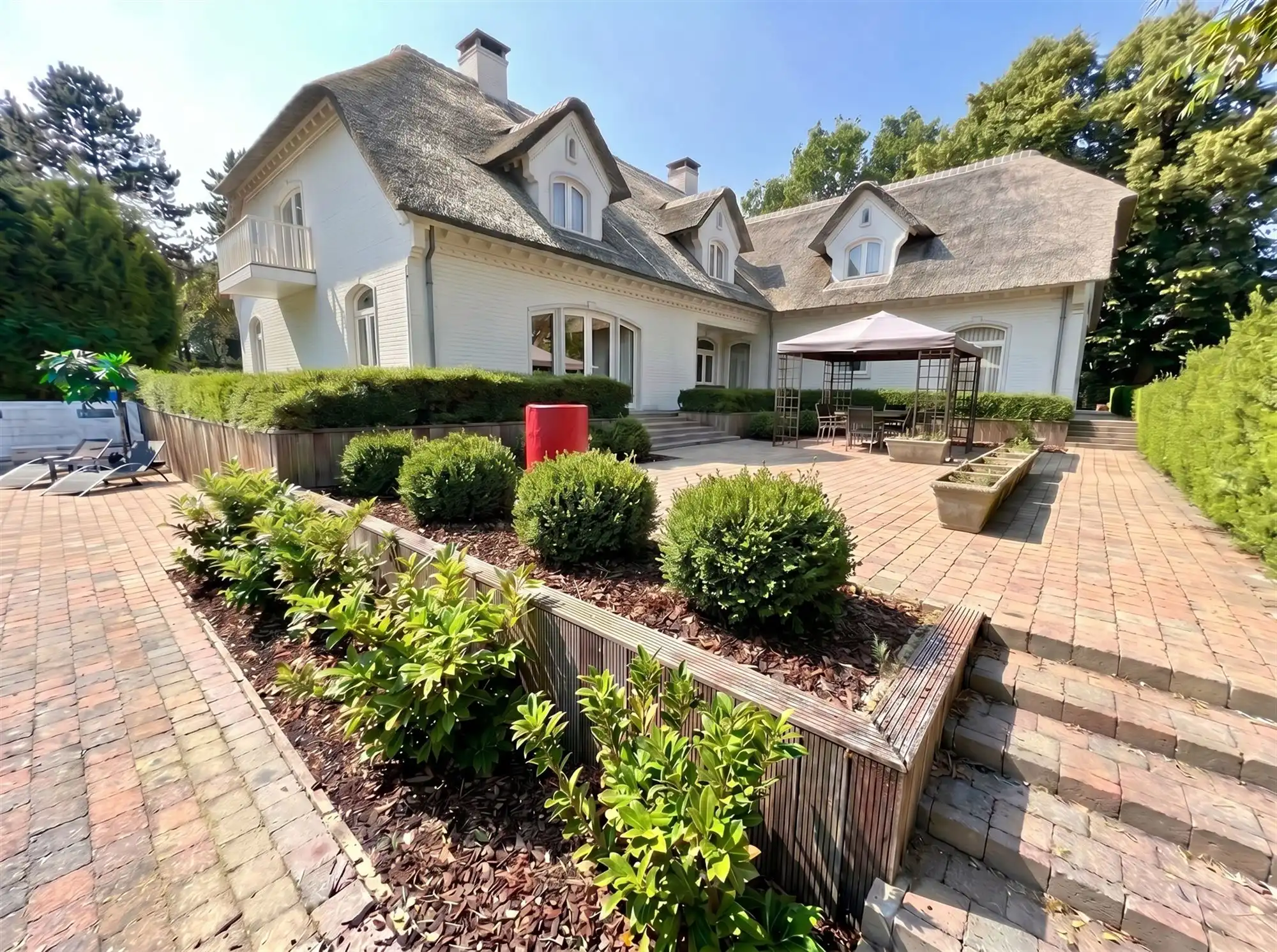 Prachtige villa met 9 slaapkamers en buitenzwembad foto 4