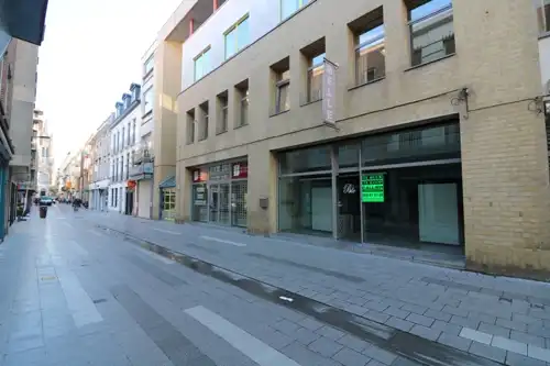 Ruim handelspand in de Molenstraat, pal in het centrum van Blankenberge.   foto 9