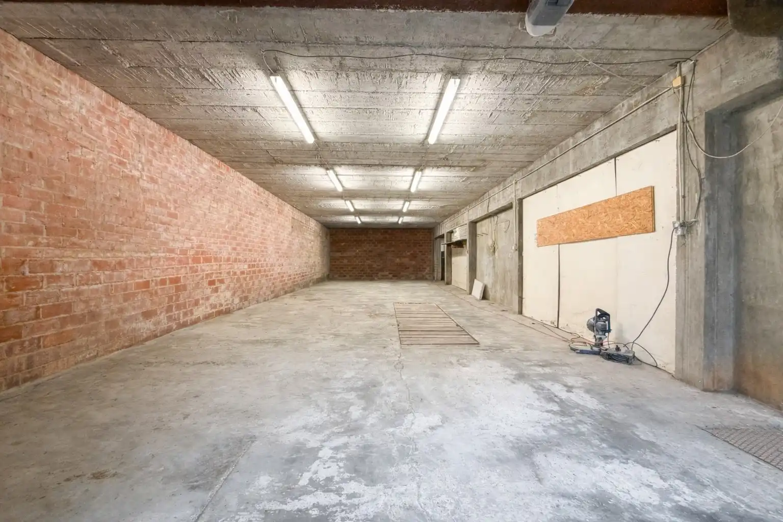 Handelspand bestaande uit winkel met woning, productieatelier en groot magazijn, Torhout foto 12