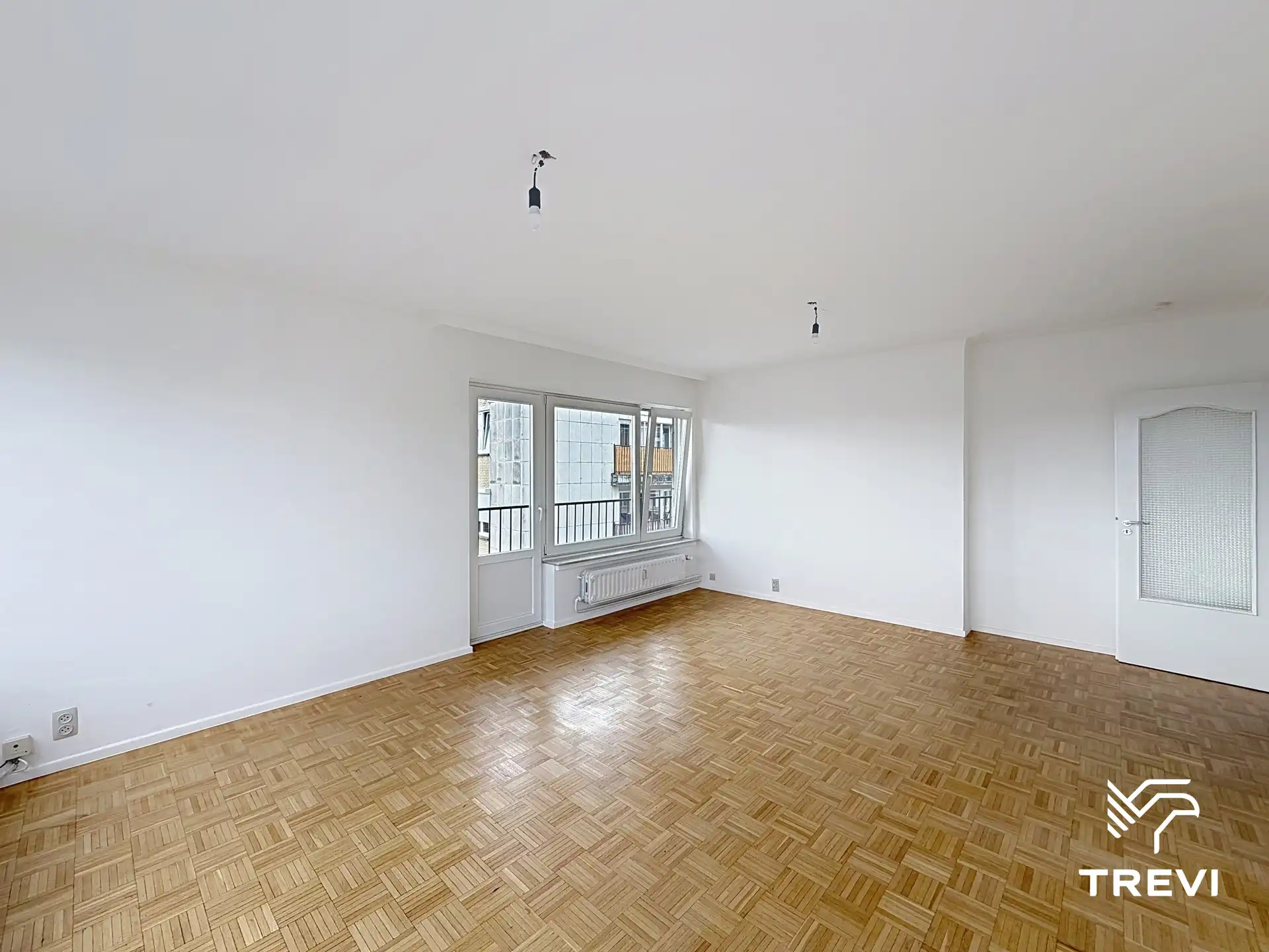 Gerenoveerd appartement met 2 slaapkamers foto 3