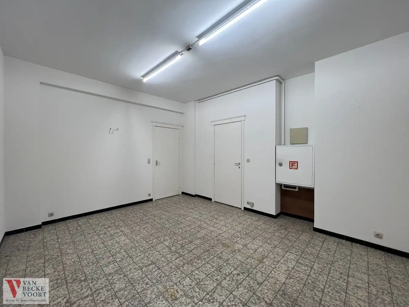 Handelsgelijkvloers 110m² foto 6