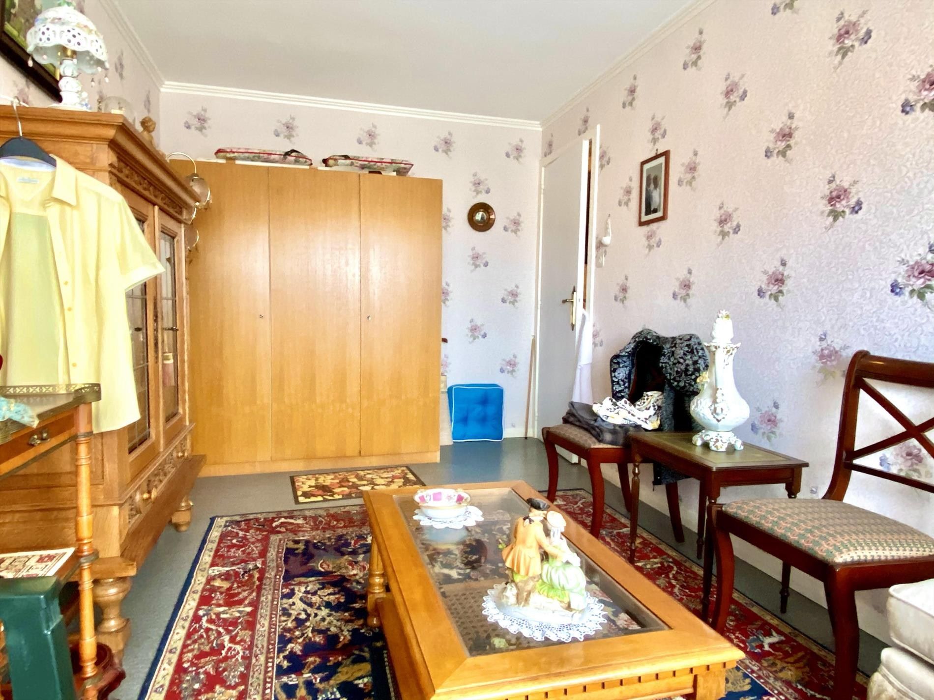 Halfopen woning in rustige buurt met 4 slaapkamers, tuin, garage. foto 10