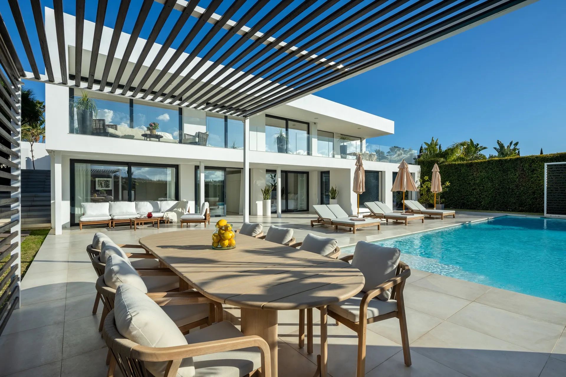 Moderne luxe aan de golfbaan – villa met adembenemend uitzicht in het hart van Nueva Andalucía foto 19