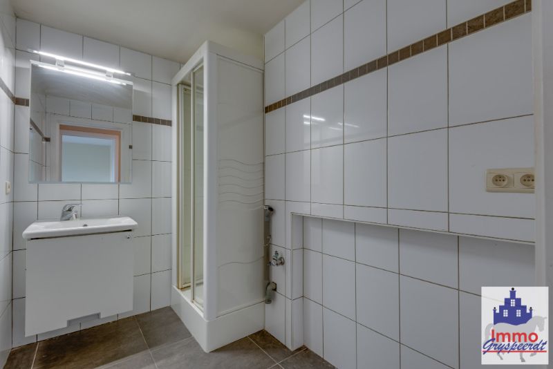 Roeselare nabij het stadspark :gezellig 2 slpk instapklaar appartement met terras foto 9