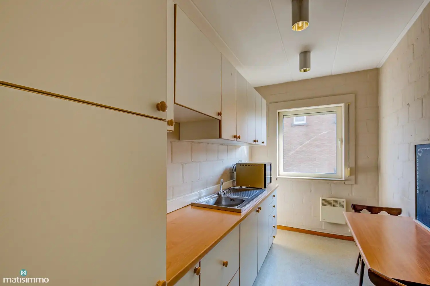 RUIM HANDELSPAND (SHOWROOM/BUREAU EN ZEER GROOT MAGAZIJN) MET VEEL MOGELIJKHEDEN TE BILZEN foto 13