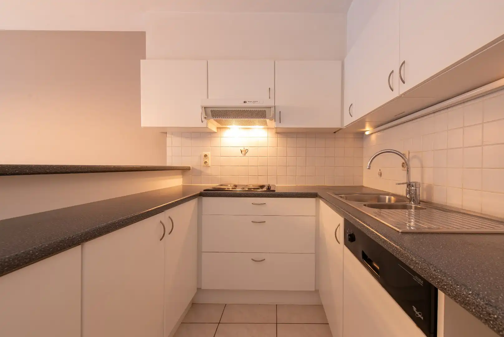 Centraal gelegen, ruim 2 slaapkamerappartement op wandelafstand van de Zeedijk. foto 6