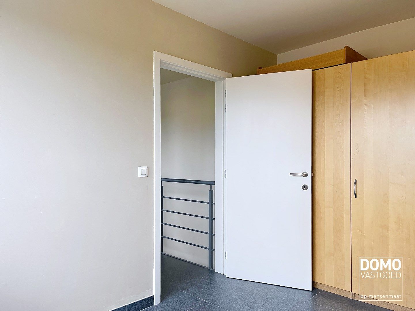 LICHTRIJK DUPLEXAPPARTEMENT MET ZUIDGERICHT TERRAS TE KERMT foto 18