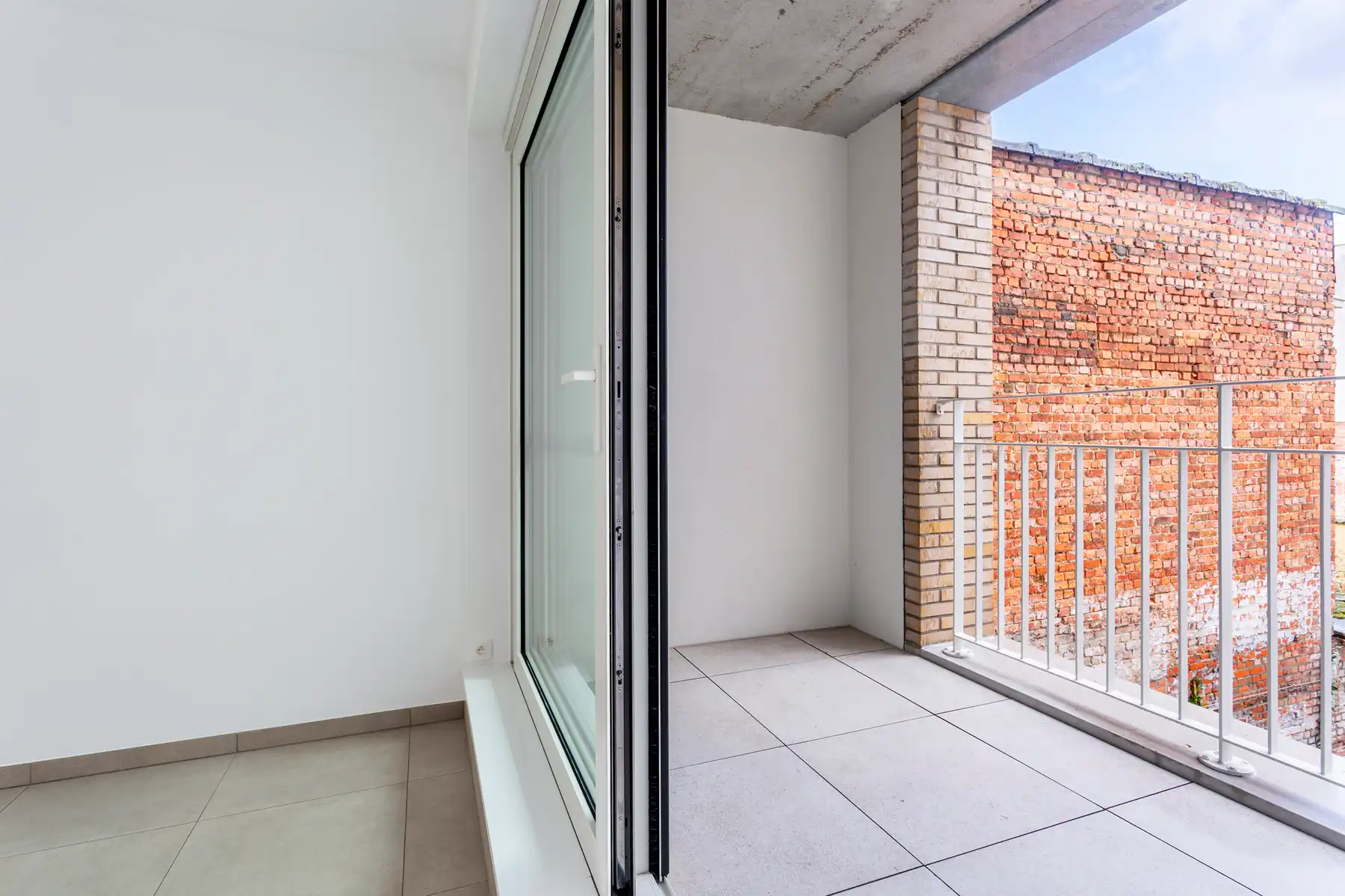 &nbsp;Gloednieuwe 1- slaapkamerappartement met terras foto 3