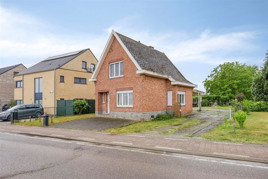 Hoofdfoto van de publicatie: Te renoveren woning met grote tuin op 23a 70ca in Winksele