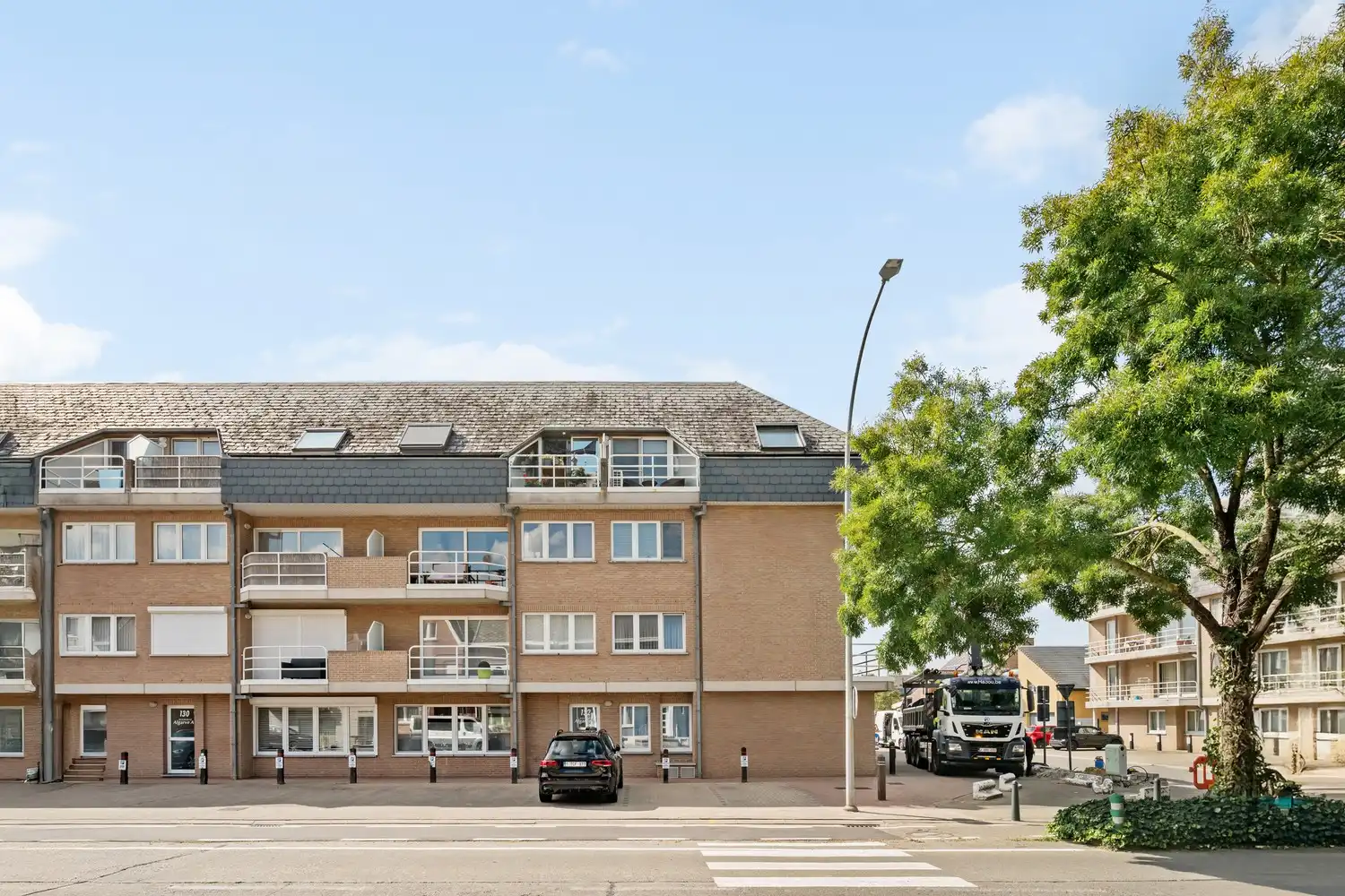 Ruim en lichtrijk appartement van 110 m² met terras, parking en 2 slaapkamers in Ninove foto 3